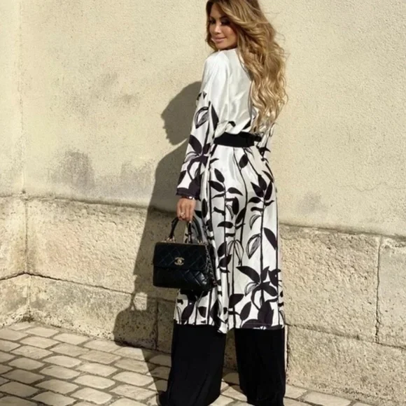 ๐ก๐ช๐ง ๐ญ๐ฎ๐ฟ๐ฎ โข Printed Oversized Dress - Picture 10 of 17